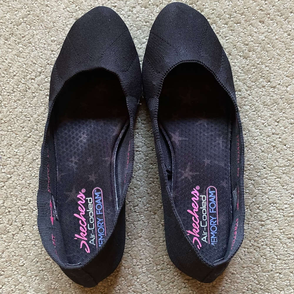 SKETCHERS knitted fabric flats. Super comfy!!! Sz 8.